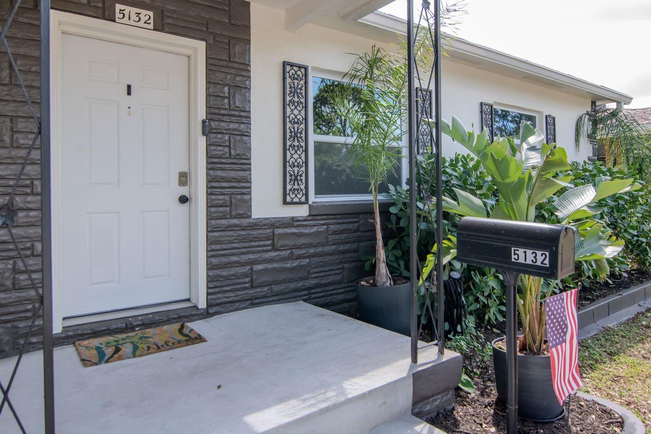 Listing photo id 43 for 5132 Oxford Avenue N