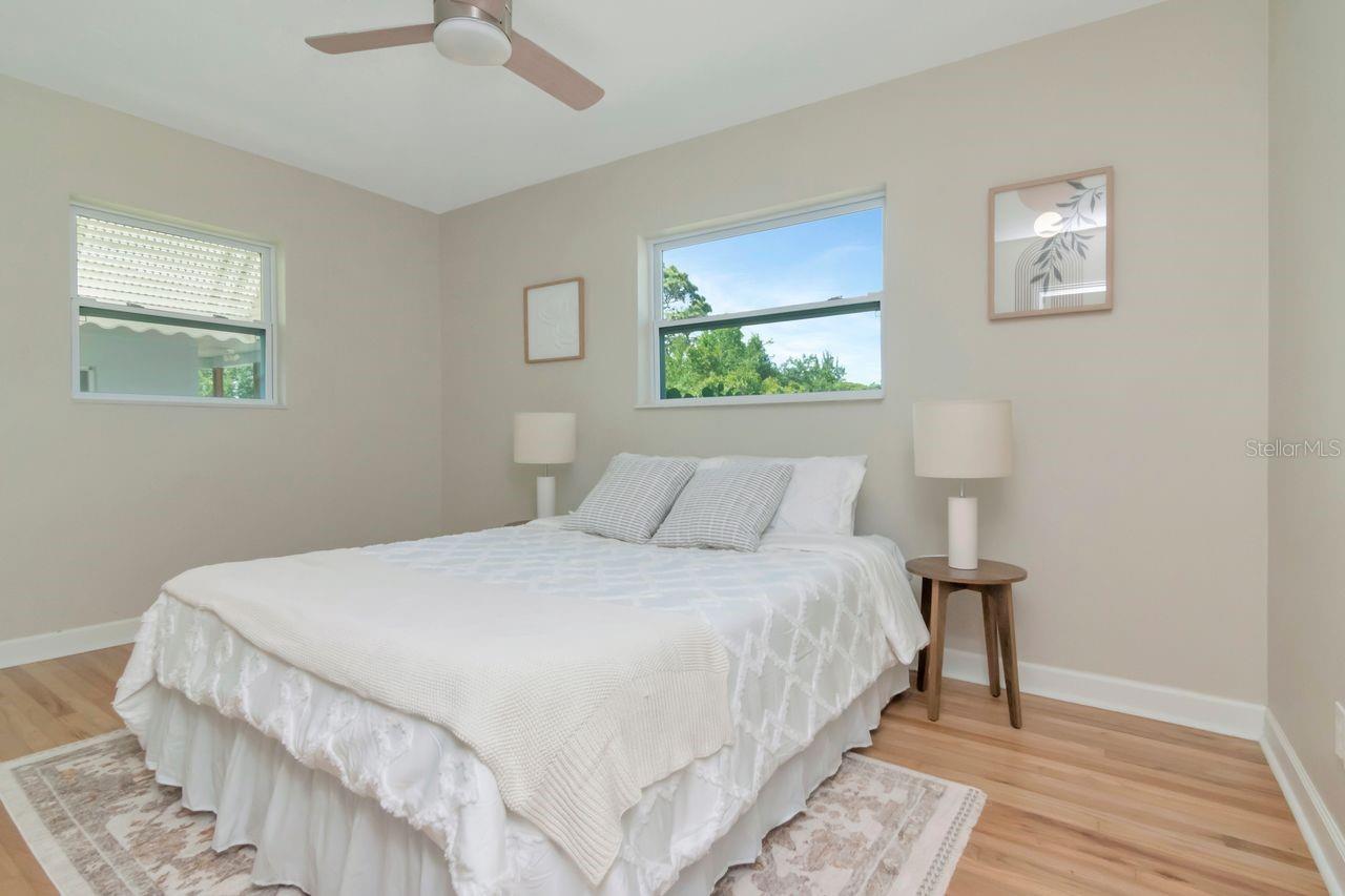 Listing photo id 4 for 5132 Oxford Avenue N