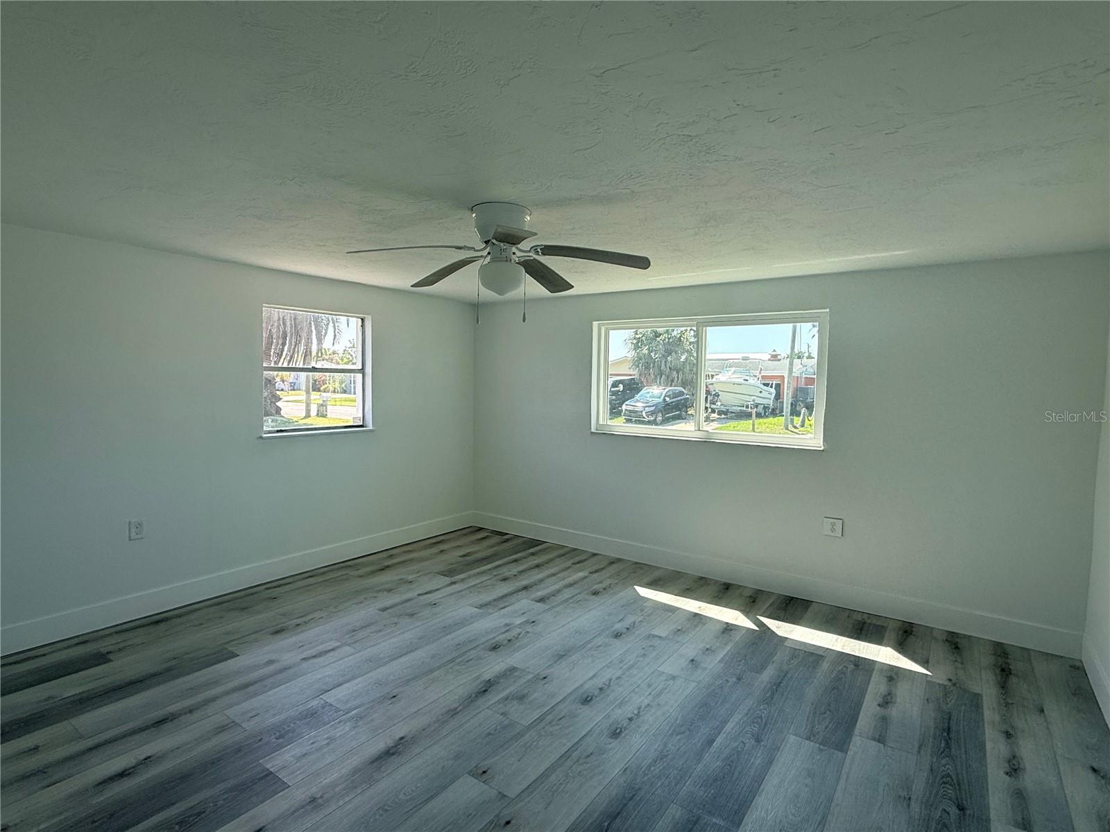 Image 21 of 31 For 13428 Neptune Drive