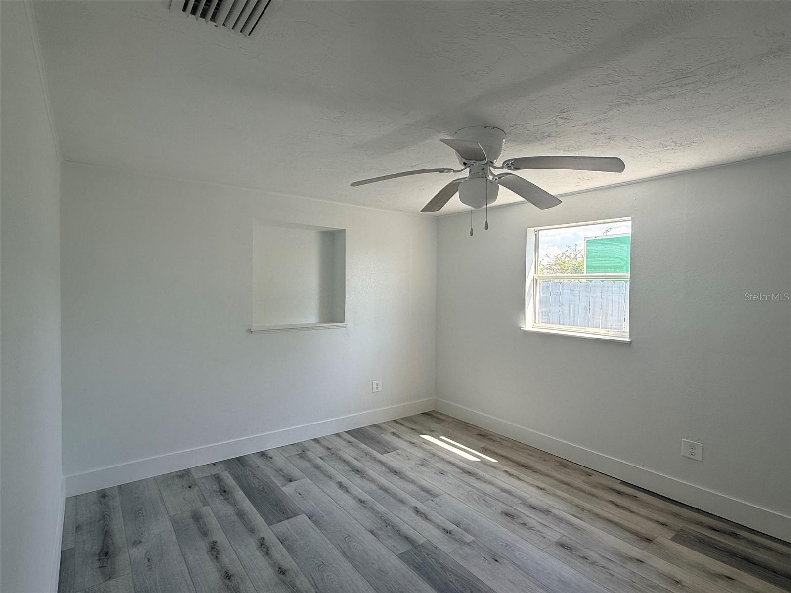 Image 23 of 31 For 13428 Neptune Drive