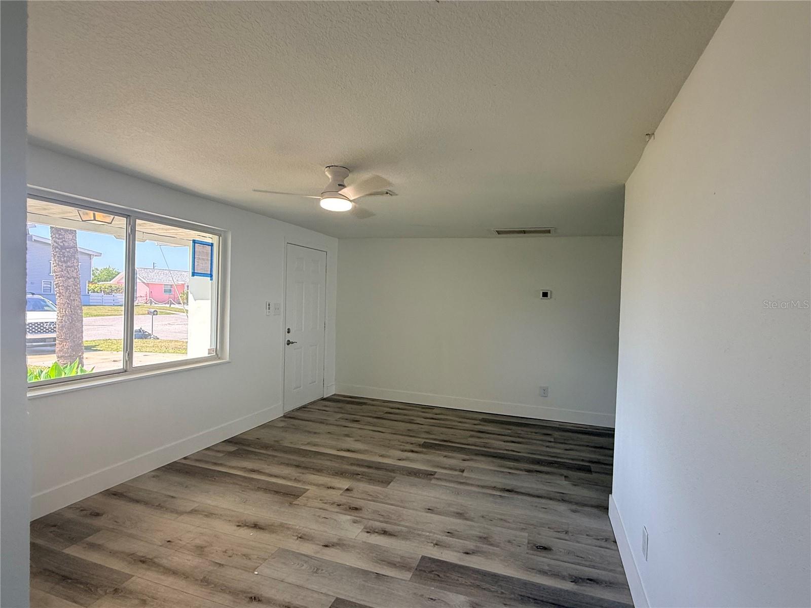 Image 4 of 31 For 13428 Neptune Drive