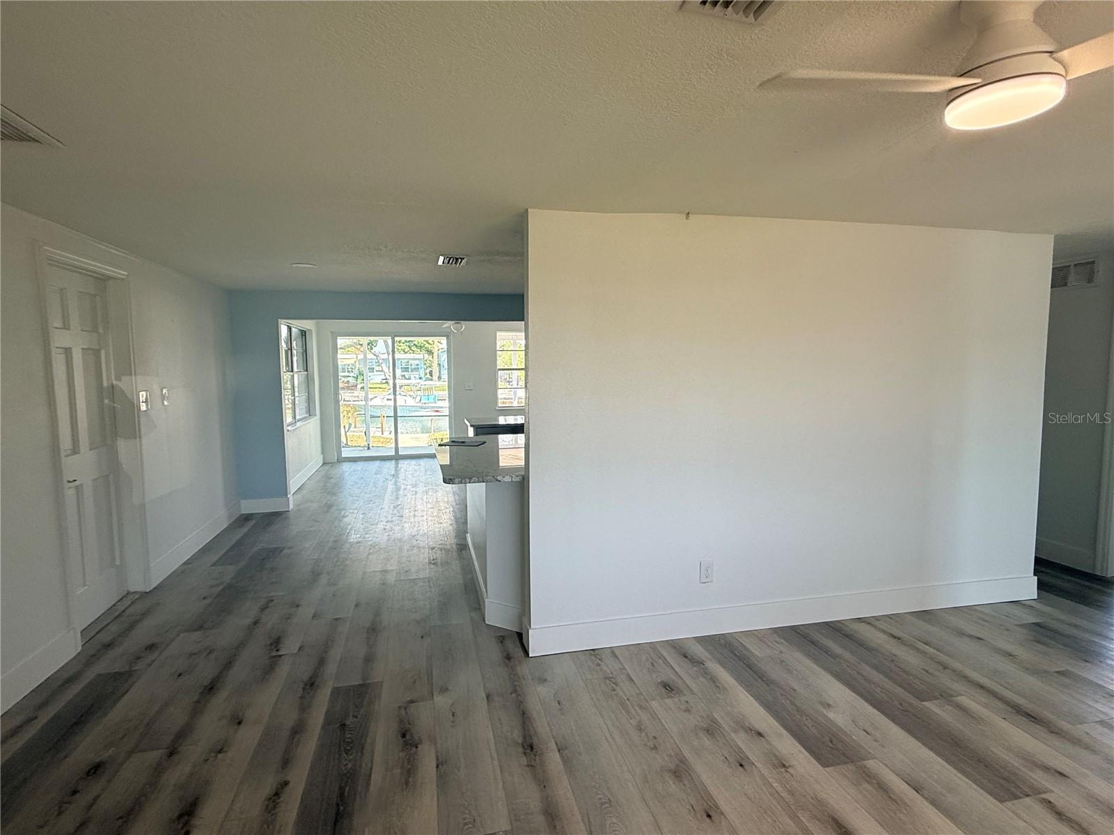 Image 6 of 31 For 13428 Neptune Drive