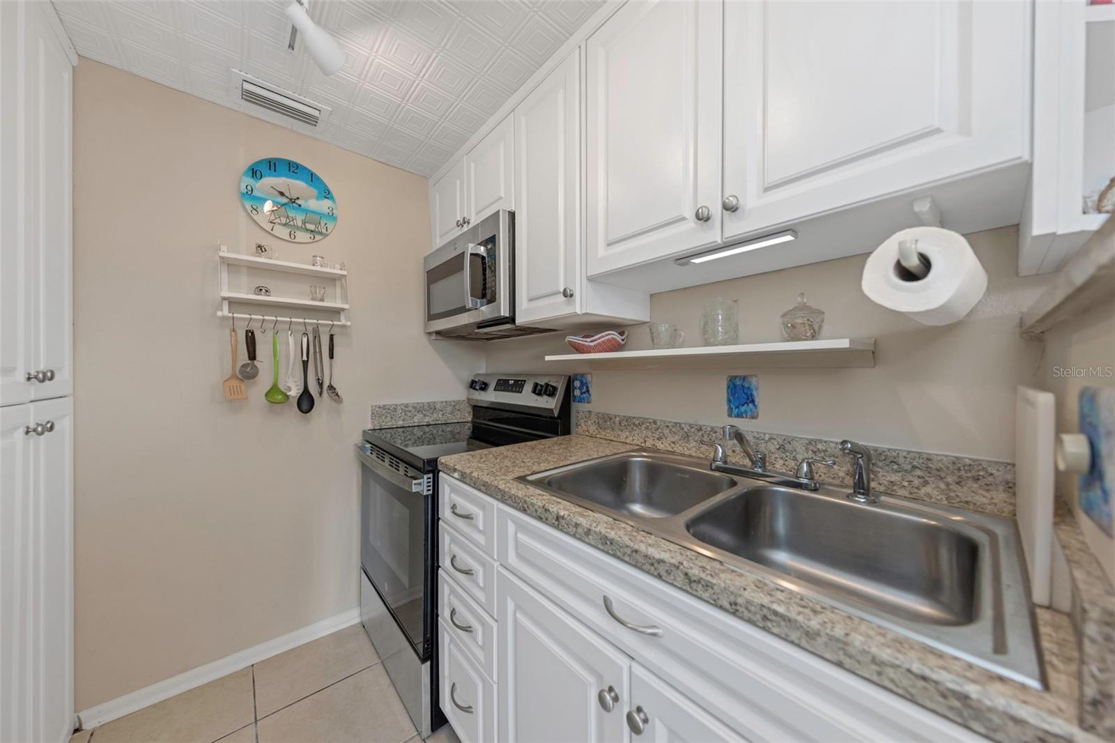 Image 16 of 34 For 2600 Paula Drive 12d