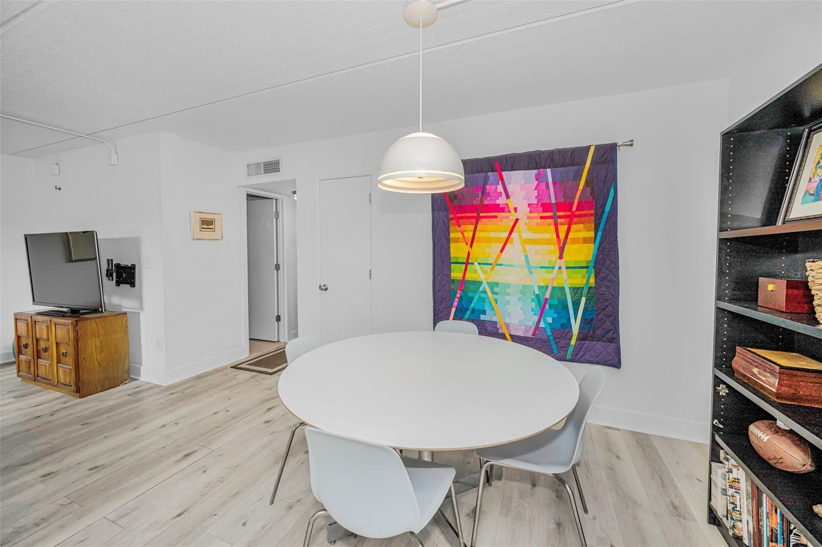 Image 11 of 35 For 2 Fernwood Avenue 25