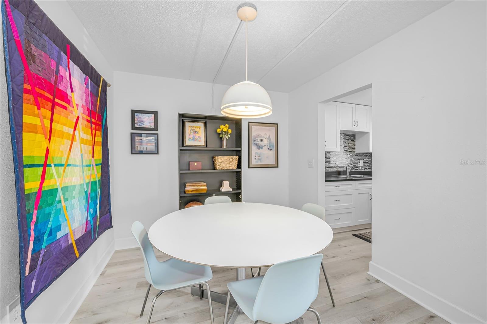 Image 12 of 35 For 2 Fernwood Avenue 25