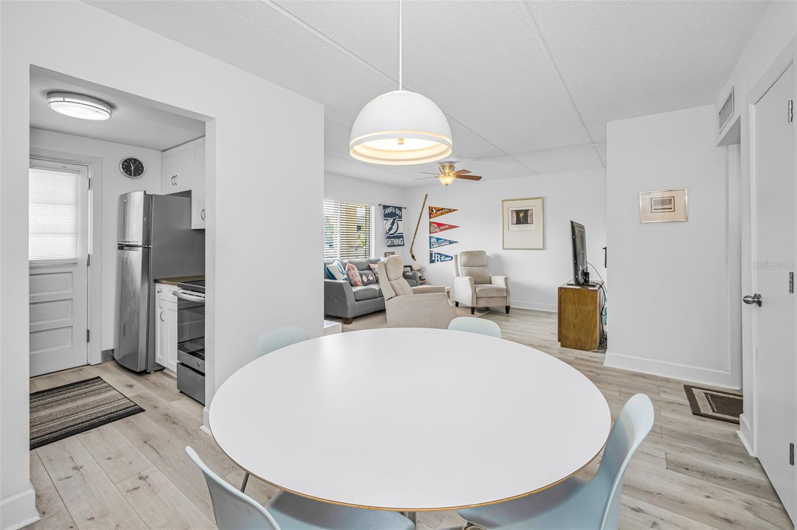 Image 13 of 35 For 2 Fernwood Avenue 25