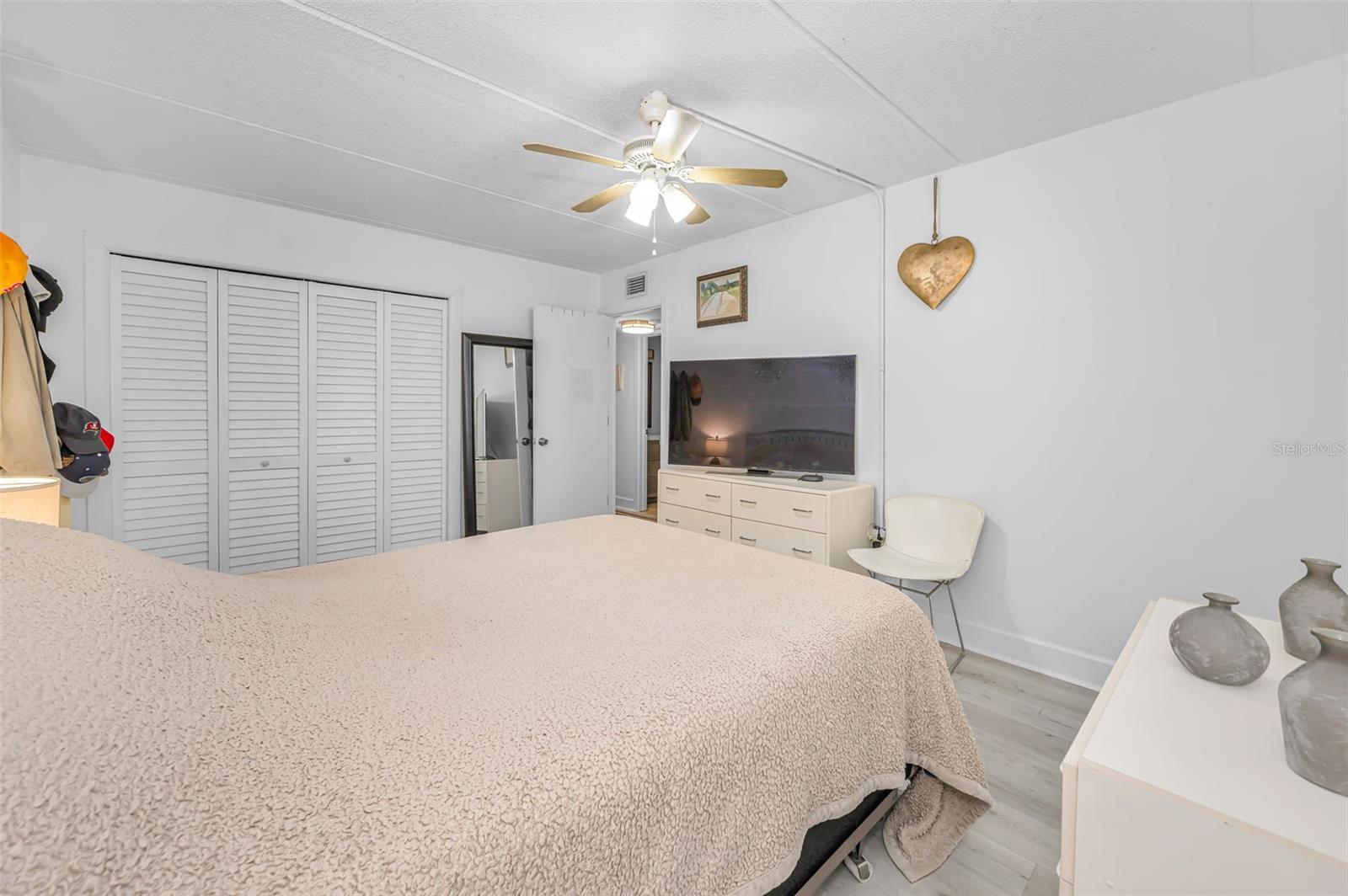 Image 20 of 35 For 2 Fernwood Avenue 25