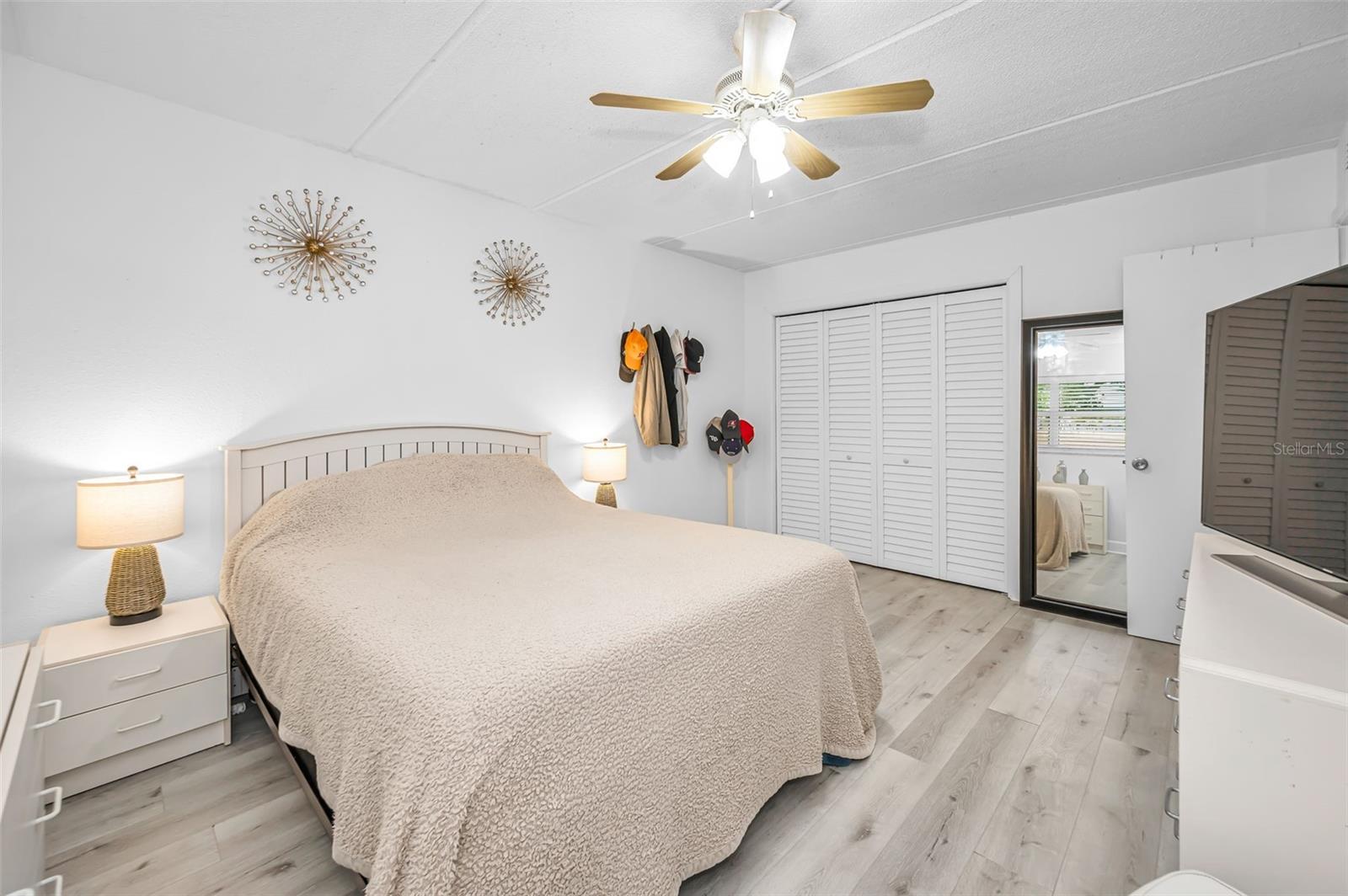 Image 21 of 35 For 2 Fernwood Avenue 25