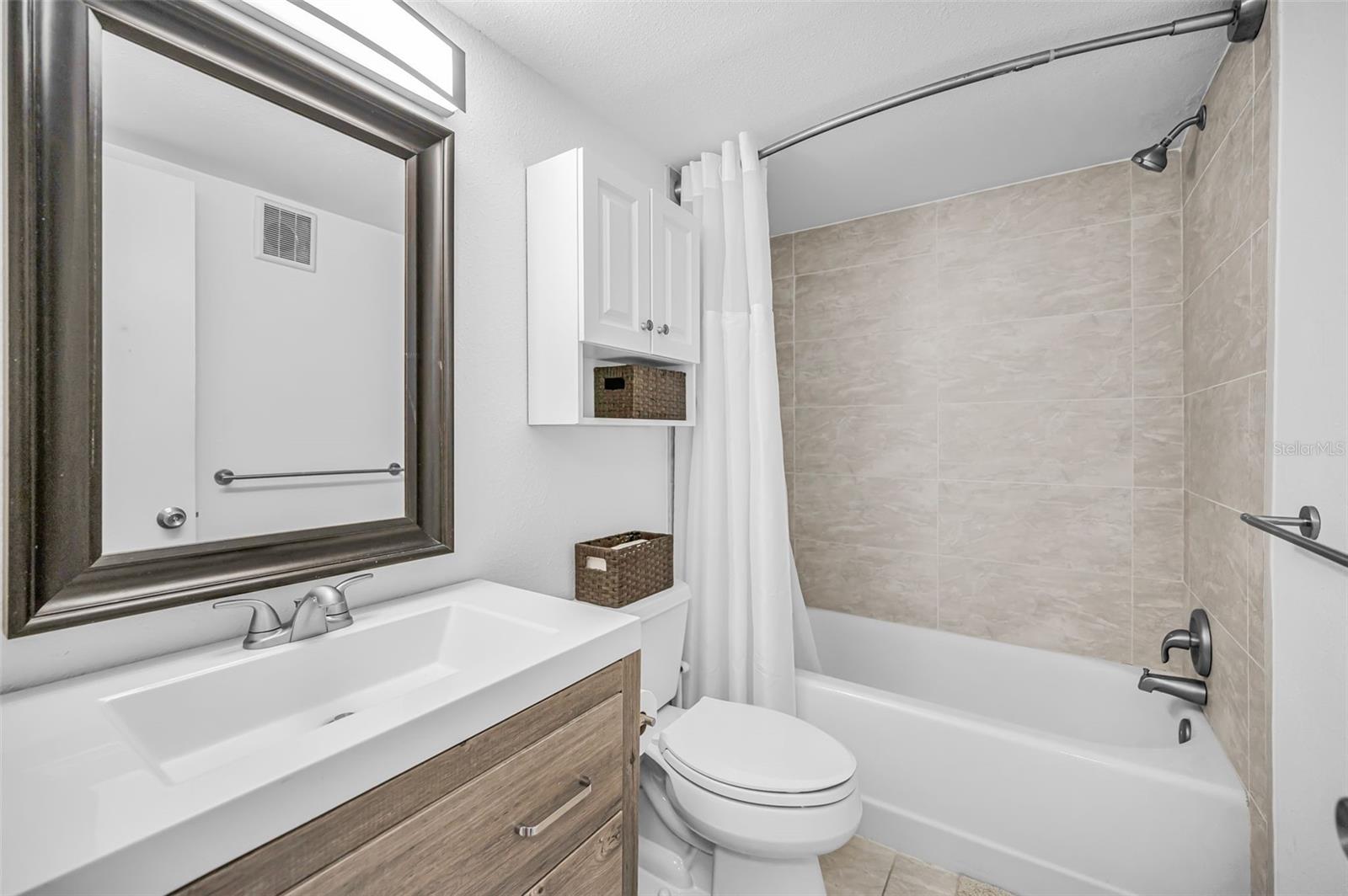 Image 22 of 35 For 2 Fernwood Avenue 25