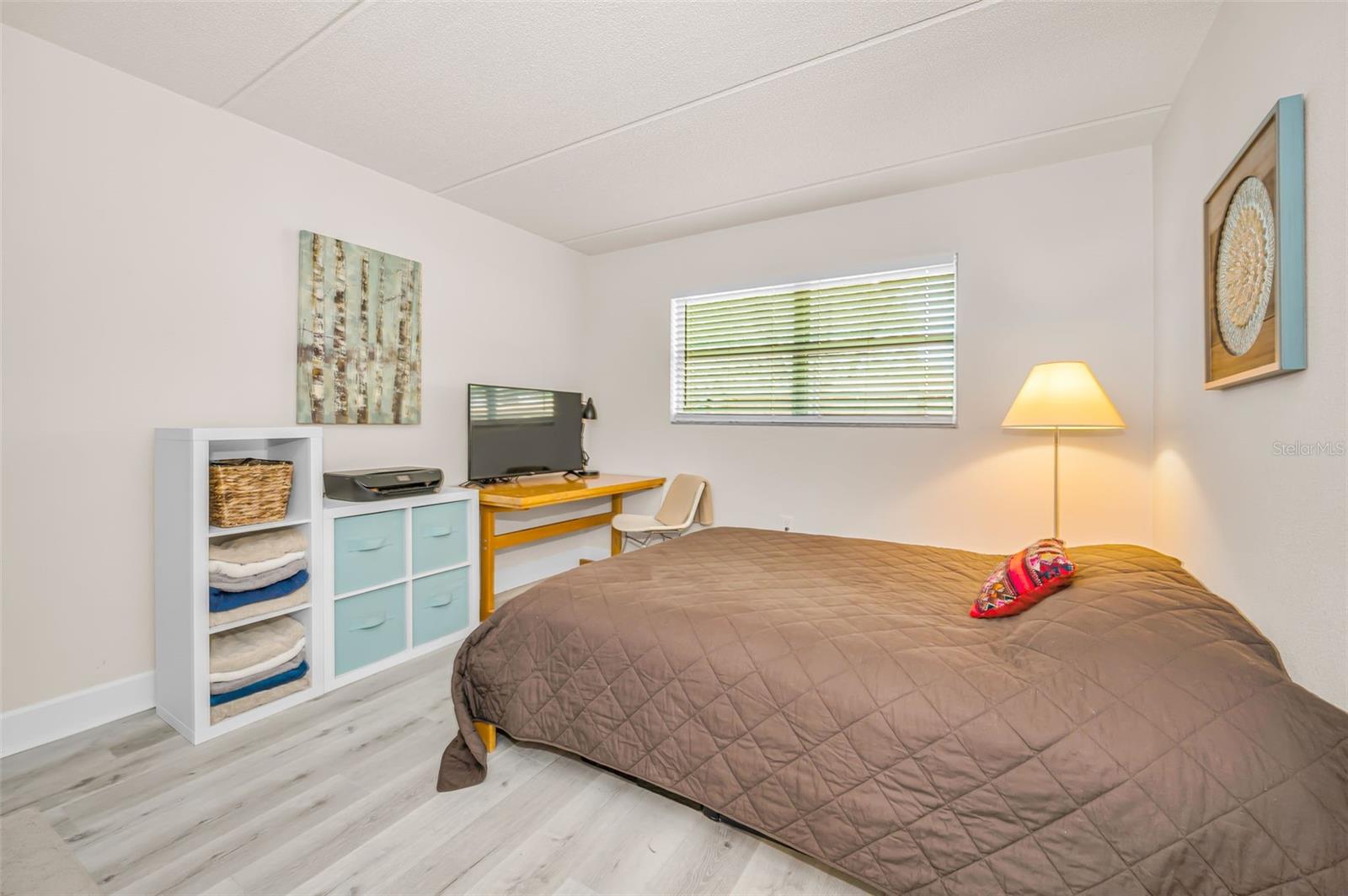 Image 24 of 35 For 2 Fernwood Avenue 25