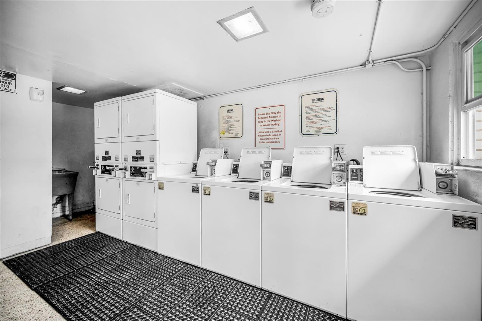 Image 33 of 35 For 2 Fernwood Avenue 25