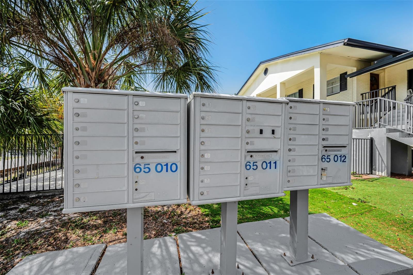 Image 34 of 35 For 2 Fernwood Avenue 25