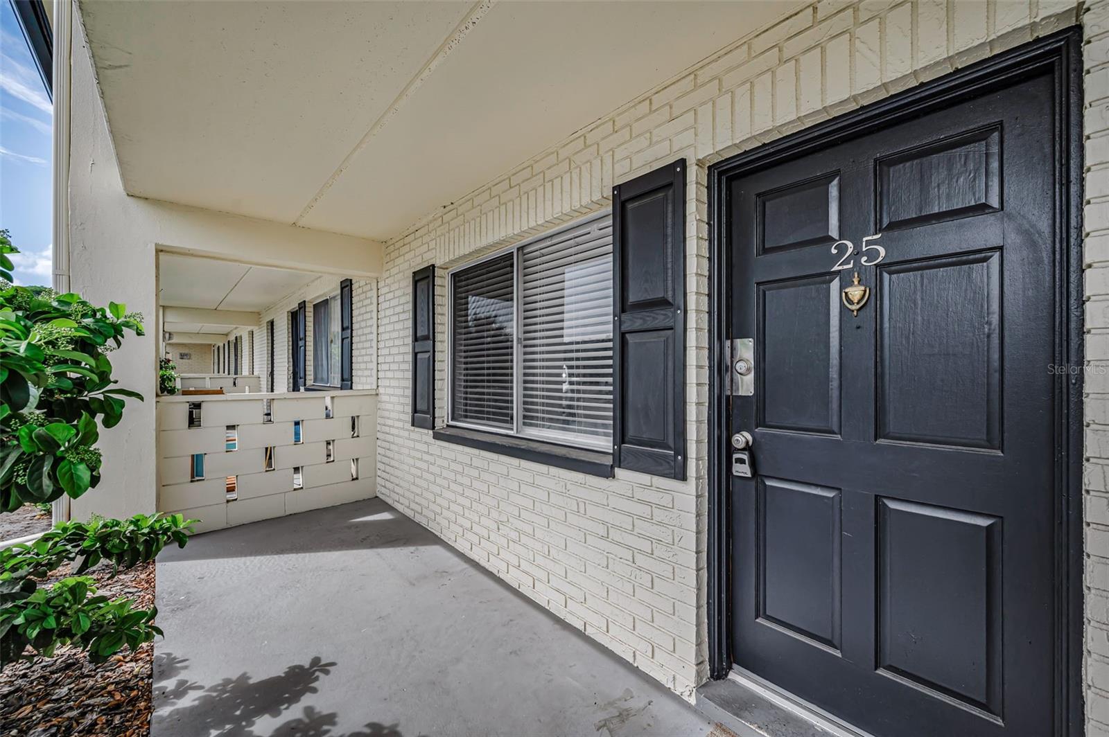 Image 5 of 35 For 2 Fernwood Avenue 25