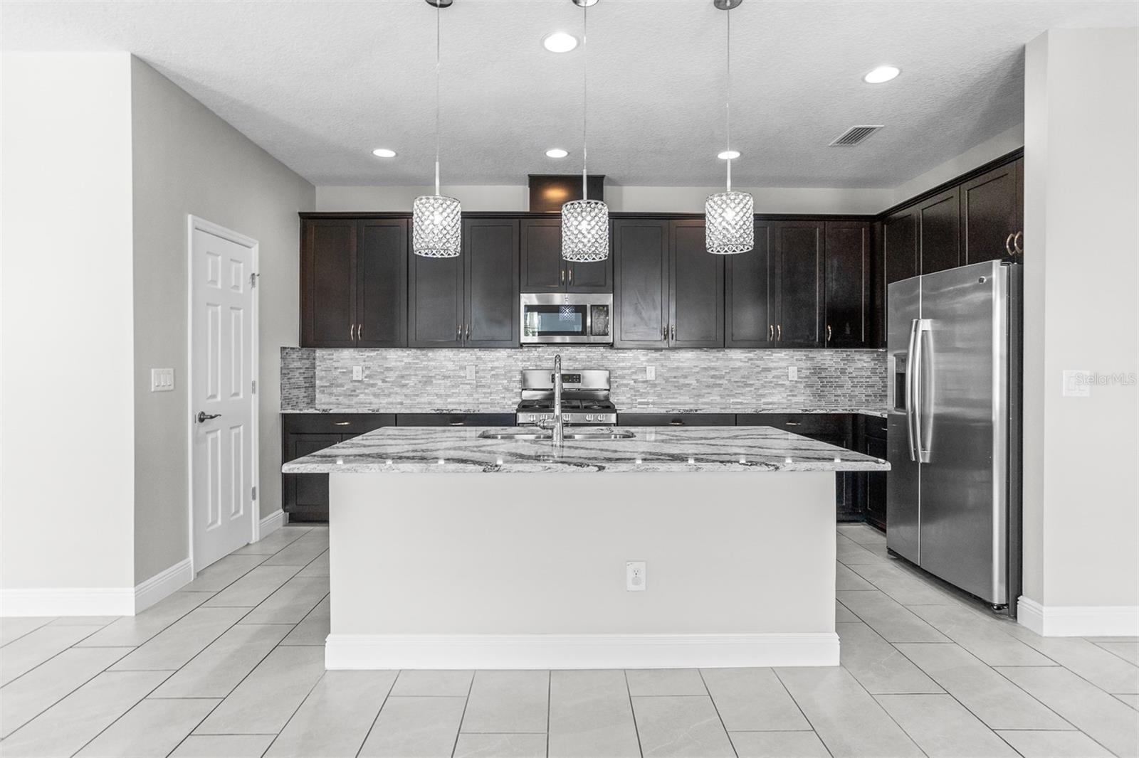 Image 6 of 37 For 6906 Paradiso Drive