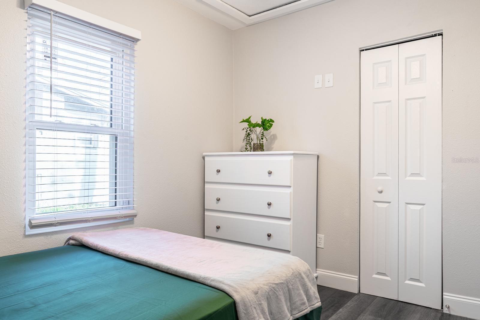 Image 14 of 22 For 4327 17th Avenue S