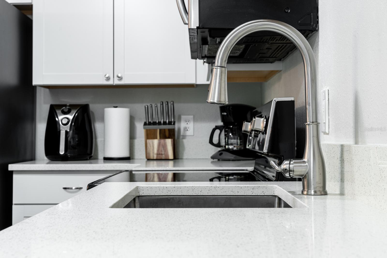 Image 7 of 22 For 4327 17th Avenue S