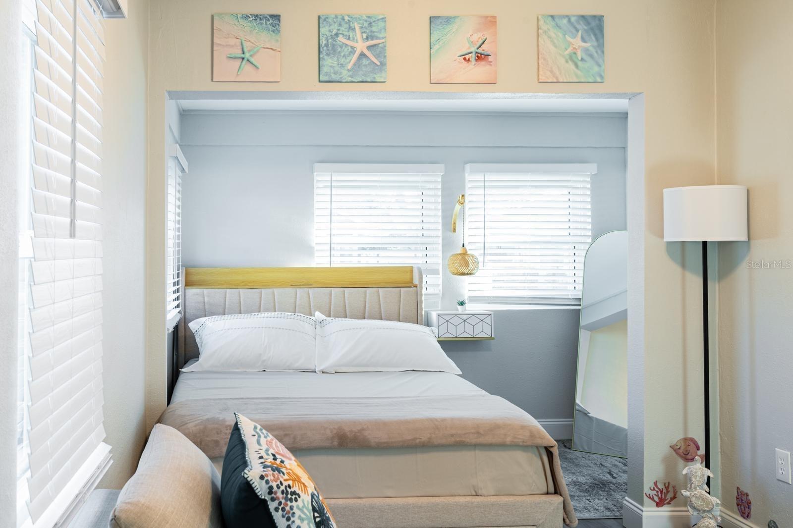 Image 9 of 22 For 4327 17th Avenue S