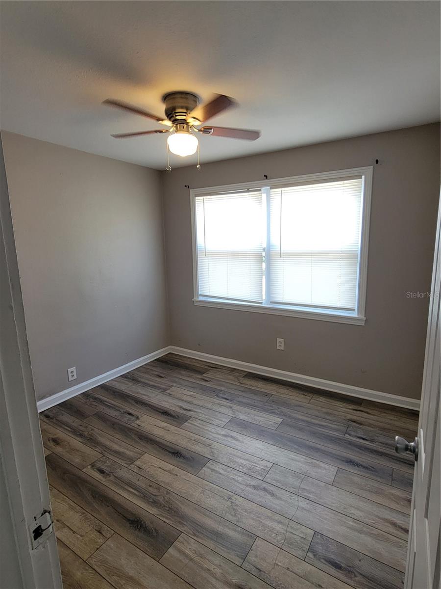 Image 10 of 21 For 601 Mclennan St