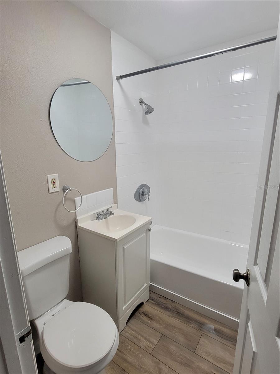 Image 12 of 21 For 601 Mclennan St