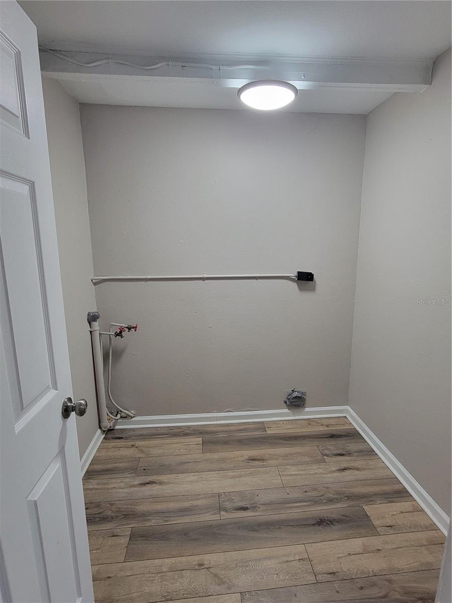 Image 15 of 21 For 601 Mclennan St