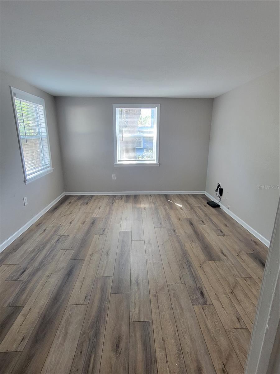 Image 16 of 21 For 601 Mclennan St