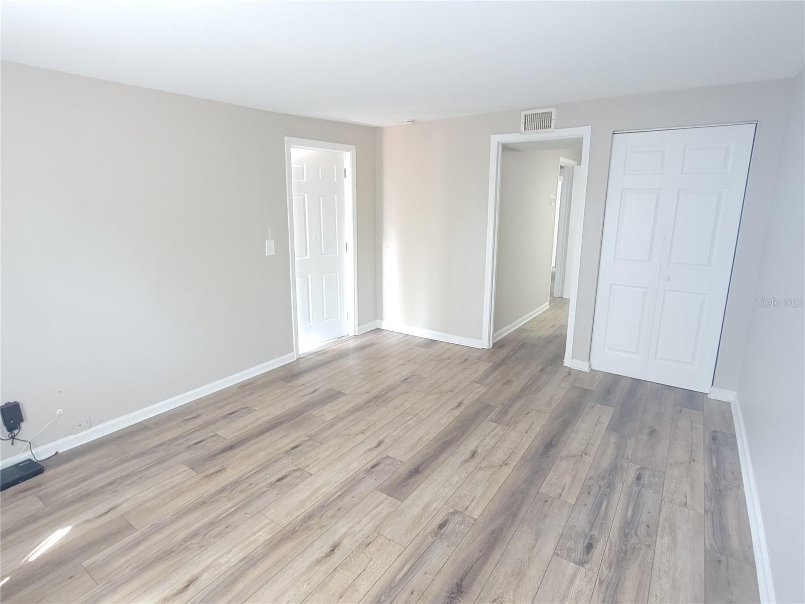 Image 17 of 21 For 601 Mclennan St