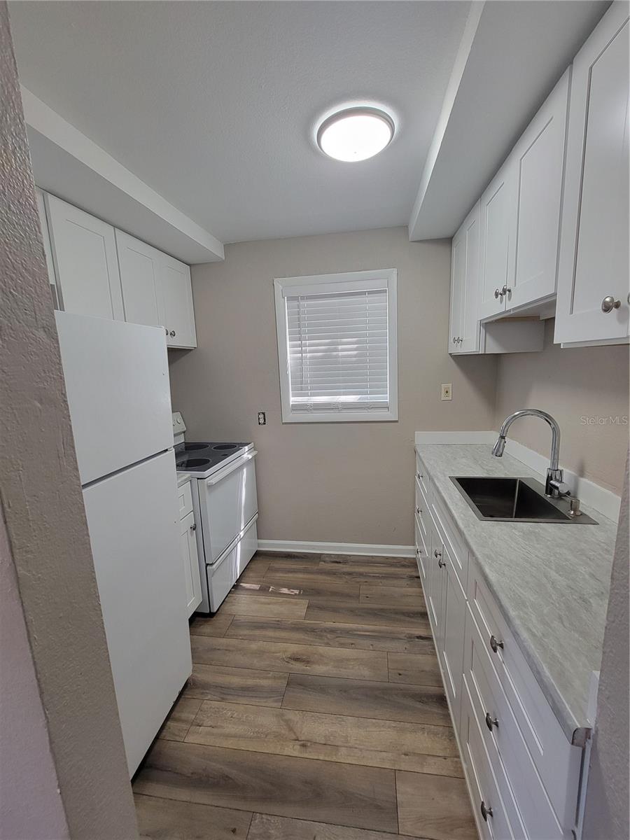 Image 7 of 21 For 601 Mclennan St