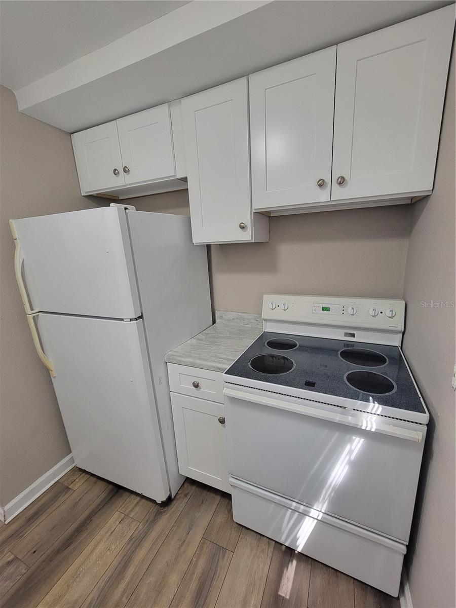 Image 8 of 21 For 601 Mclennan St