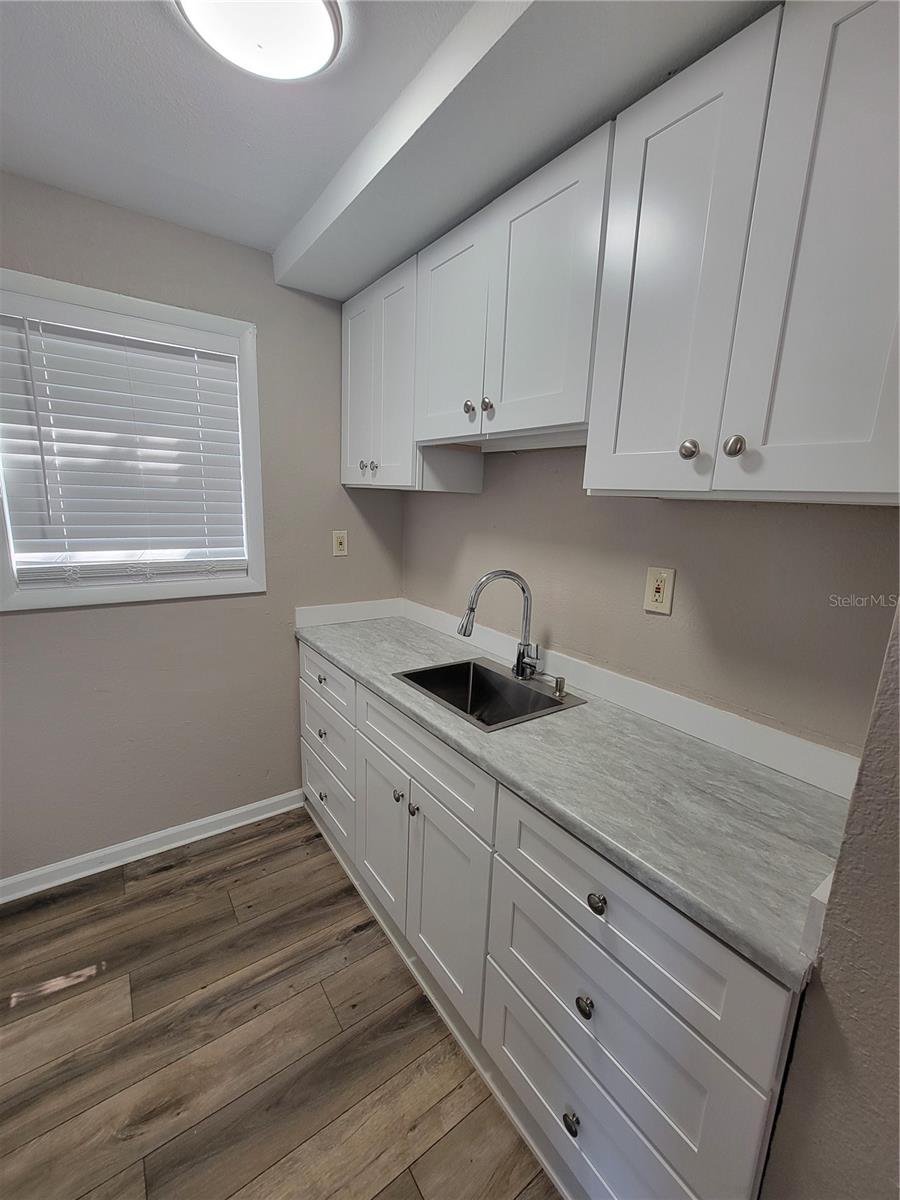 Image 9 of 21 For 601 Mclennan St