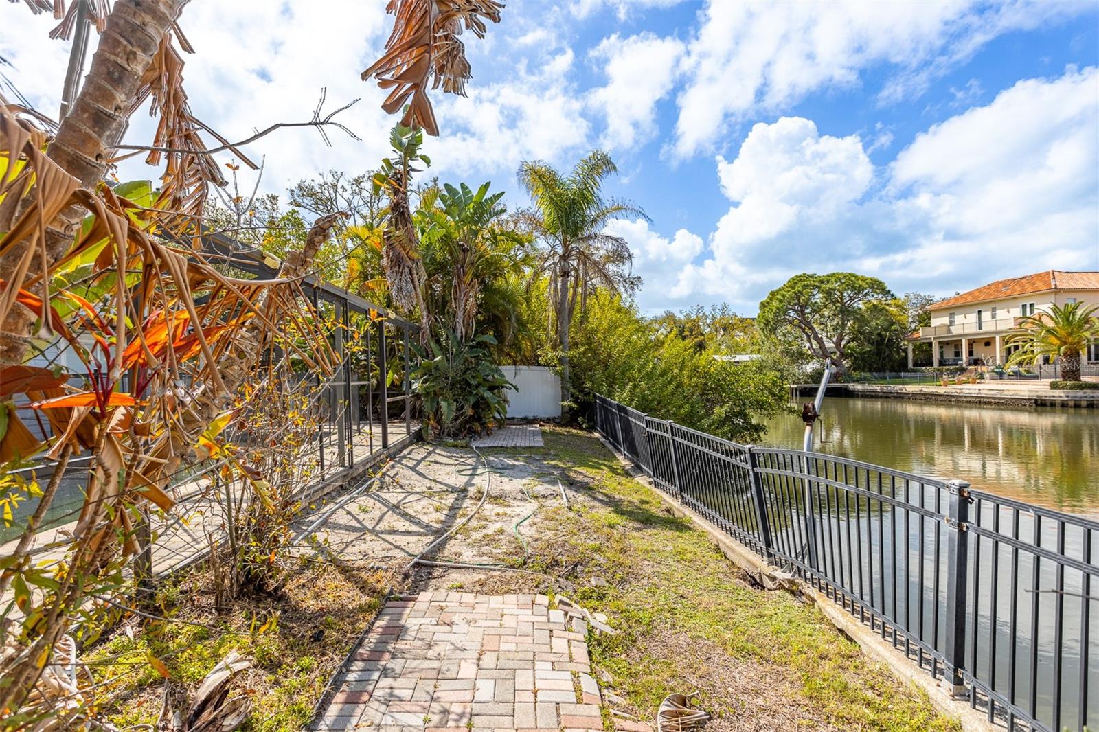 Listing photo id 8 for 2107 West Shore Boulevard