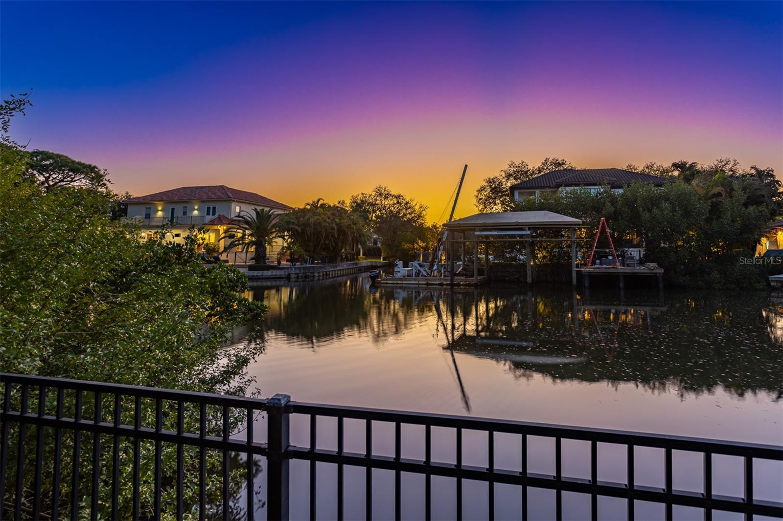 Listing photo id 13 for 2107 West Shore Boulevard