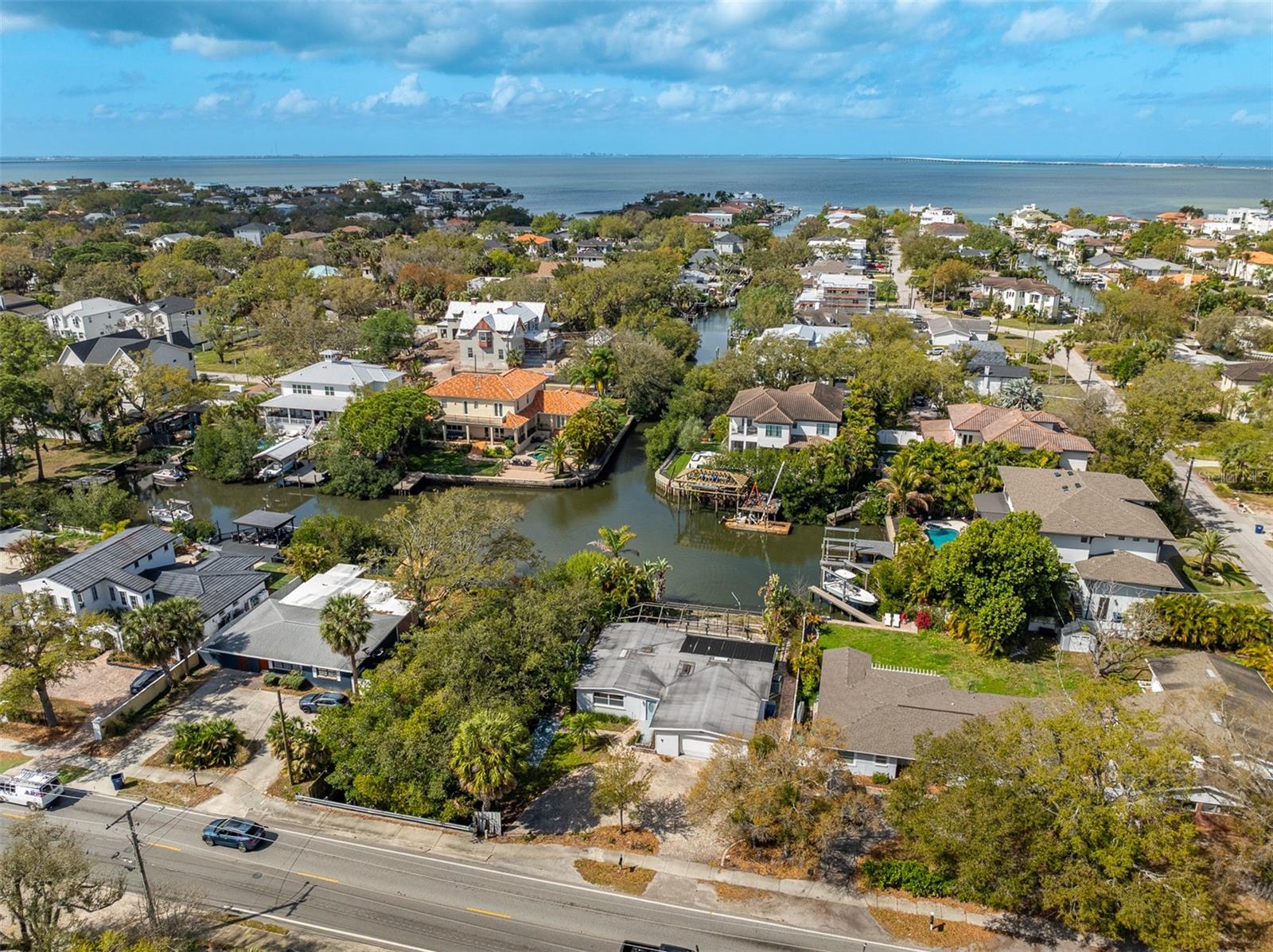 Listing photo id 15 for 2107 West Shore Boulevard