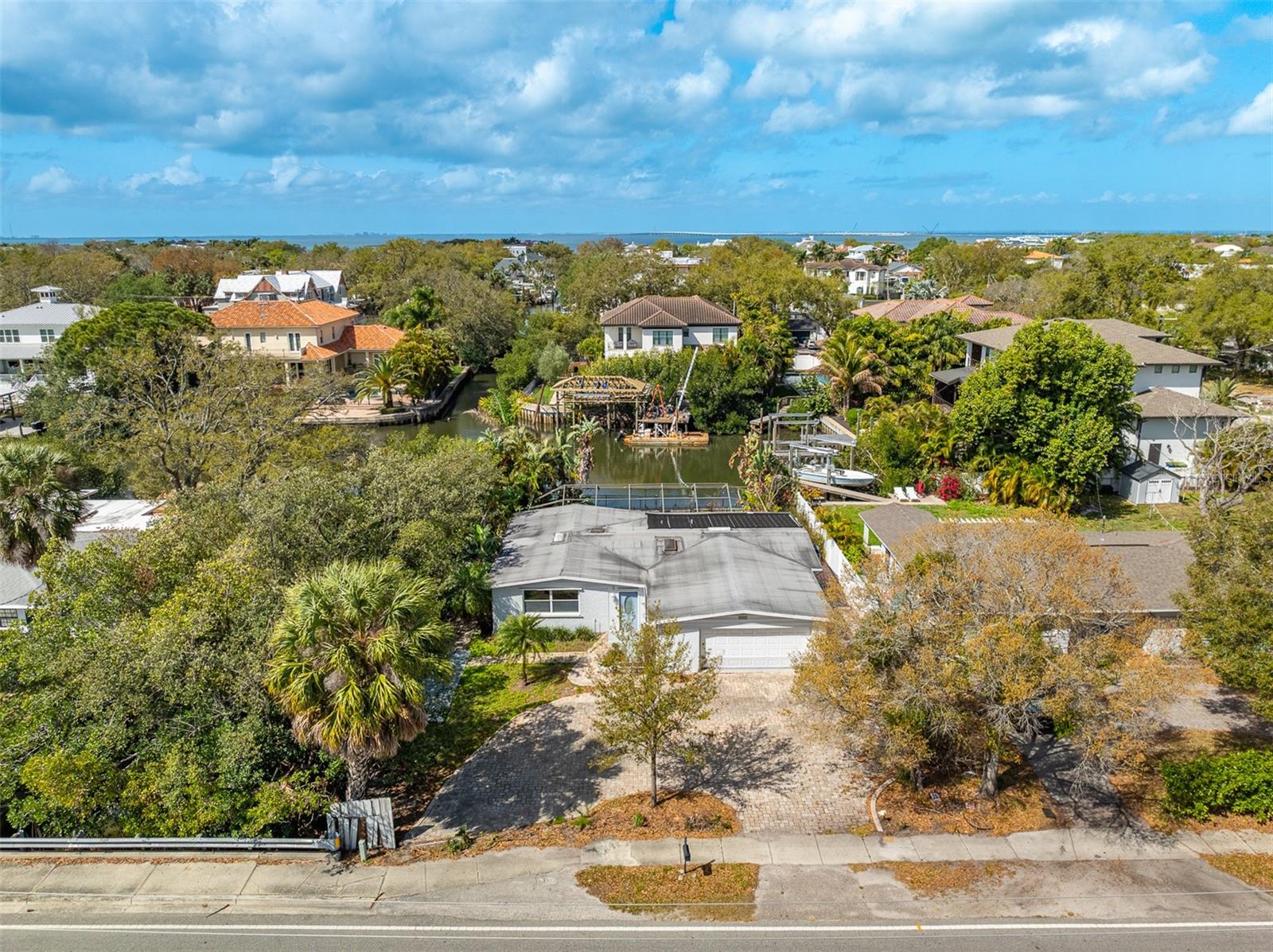 Listing photo id 16 for 2107 West Shore Boulevard