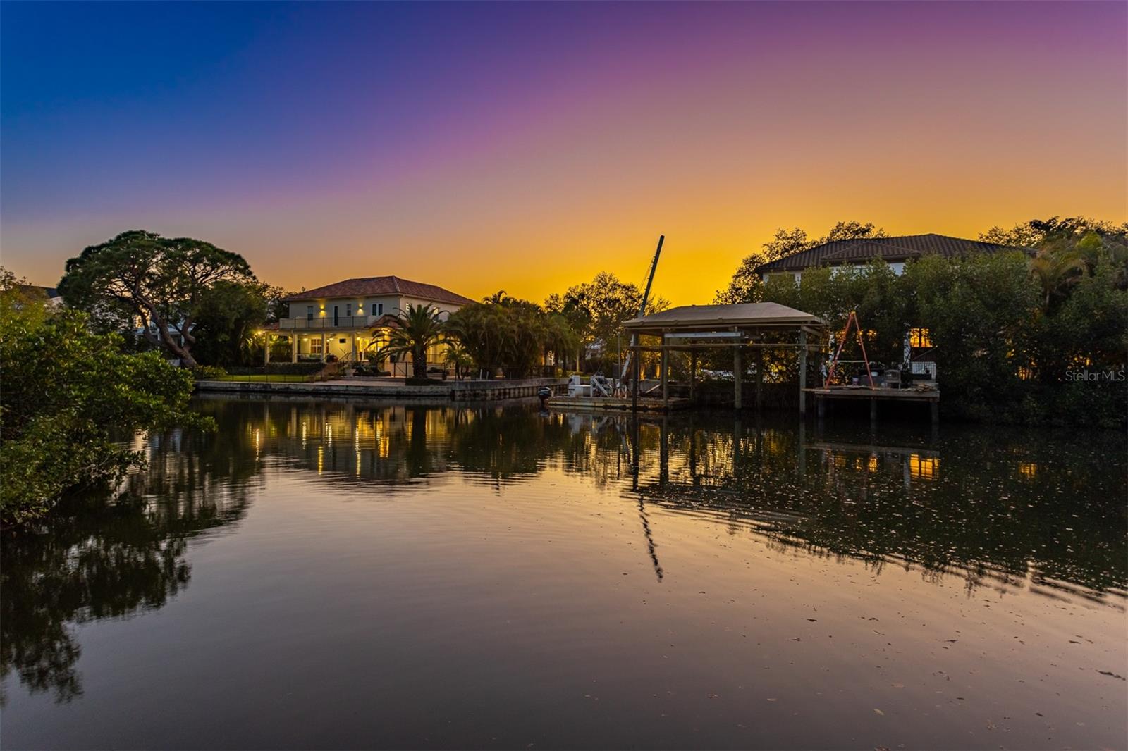 Listing photo id 0 for 2107 West Shore Boulevard