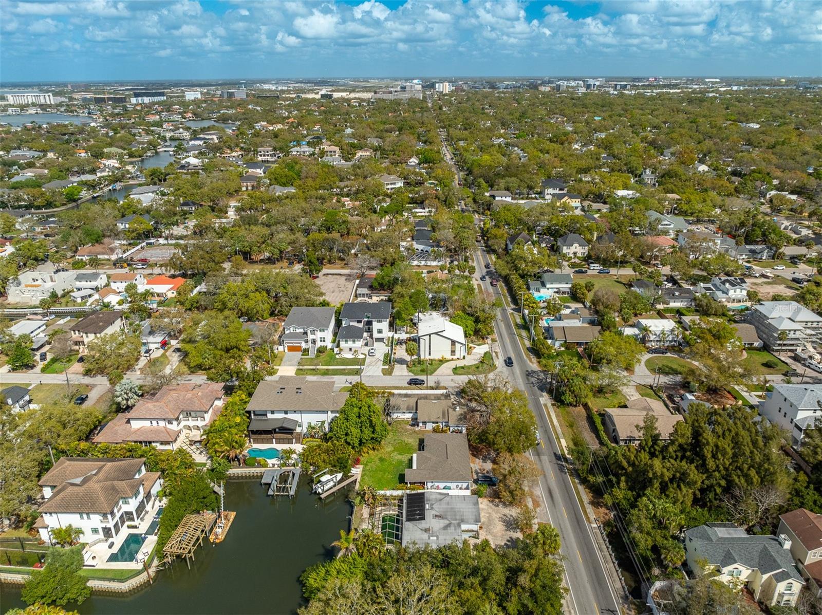 Listing photo id 18 for 2107 West Shore Boulevard