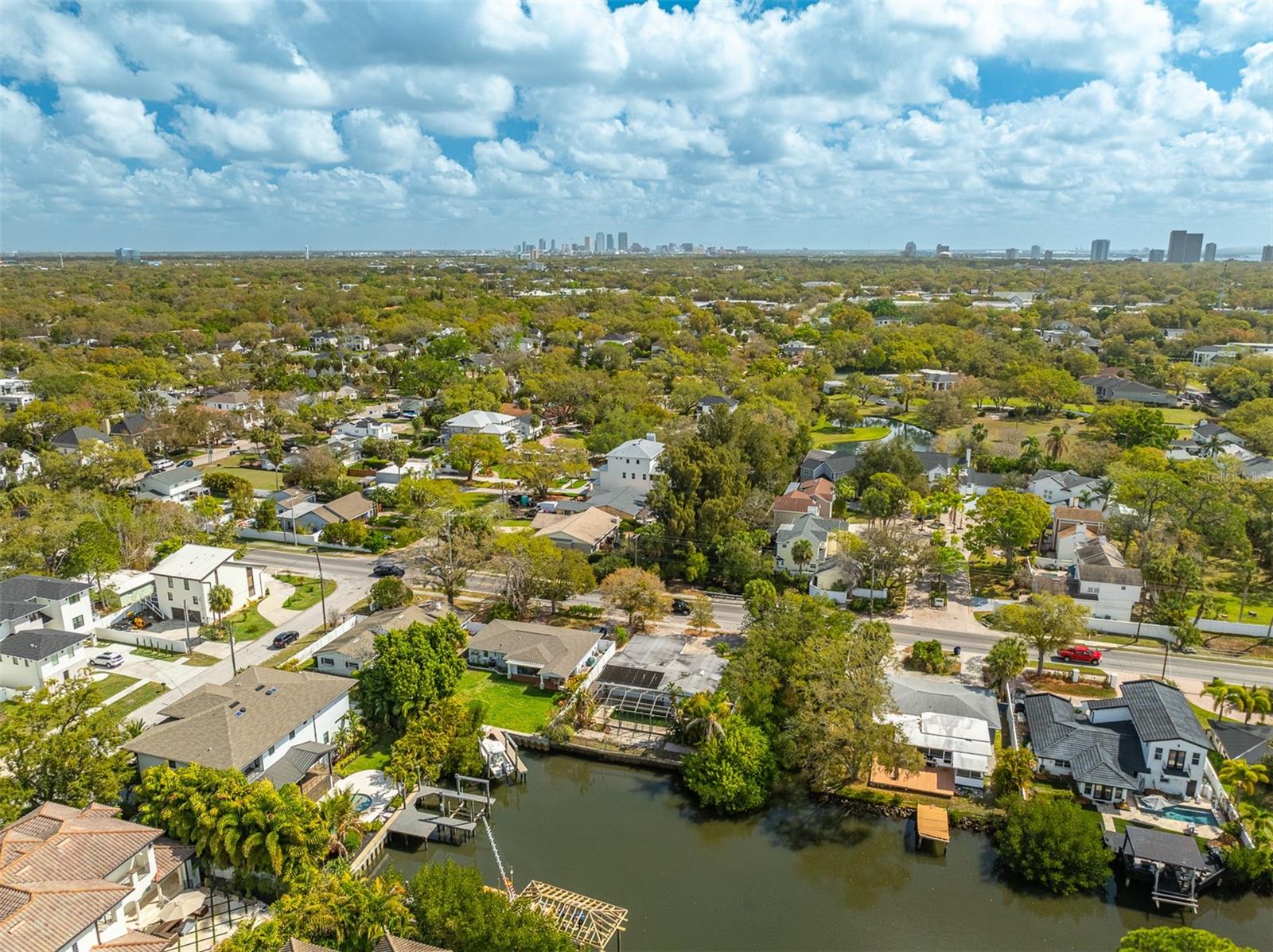 Listing photo id 19 for 2107 West Shore Boulevard