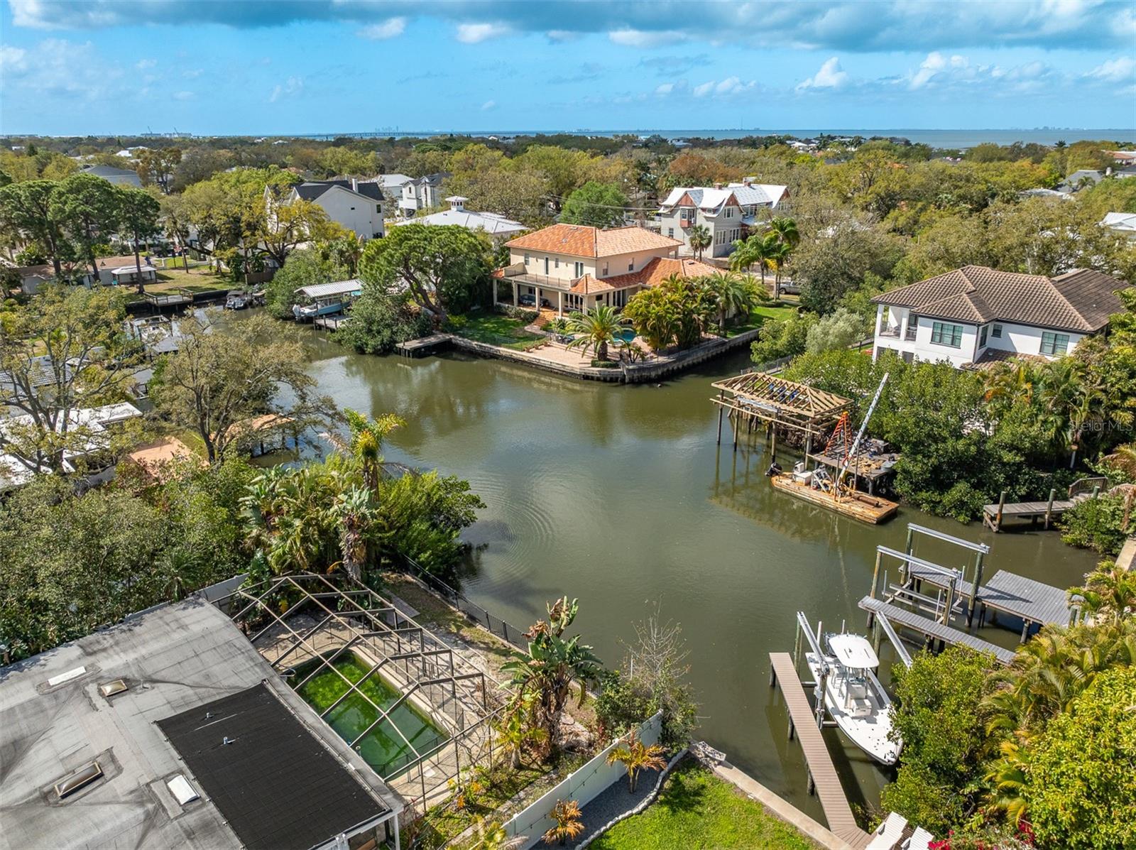 Listing photo id 24 for 2107 West Shore Boulevard