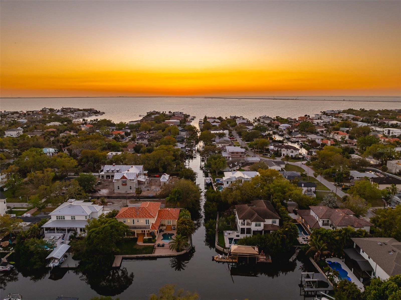 Listing photo id 26 for 2107 West Shore Boulevard