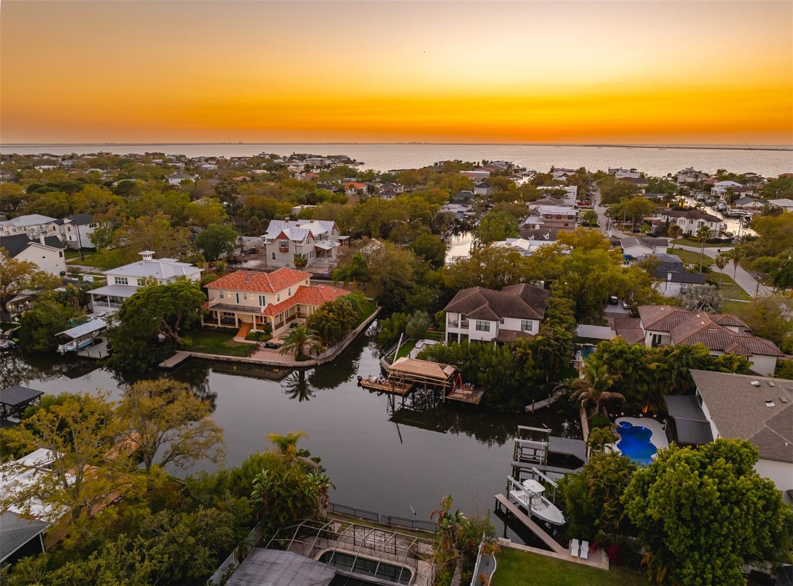 Listing photo id 27 for 2107 West Shore Boulevard