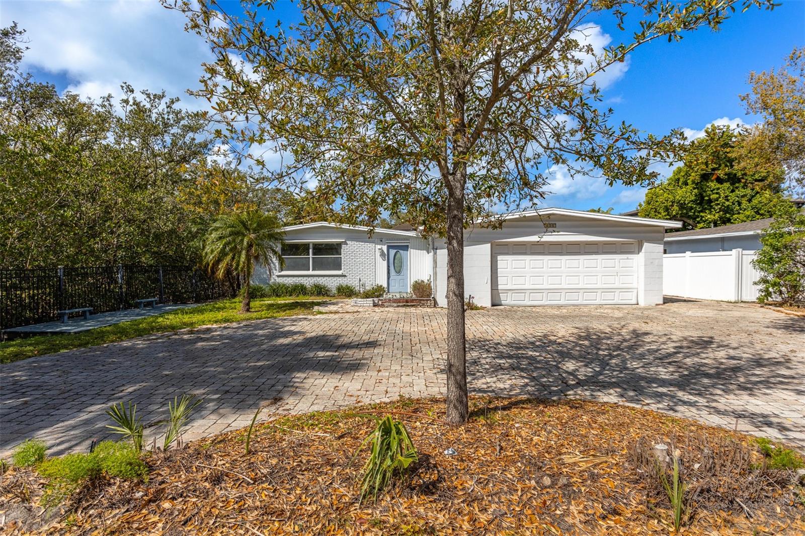 Listing photo id 1 for 2107 West Shore Boulevard