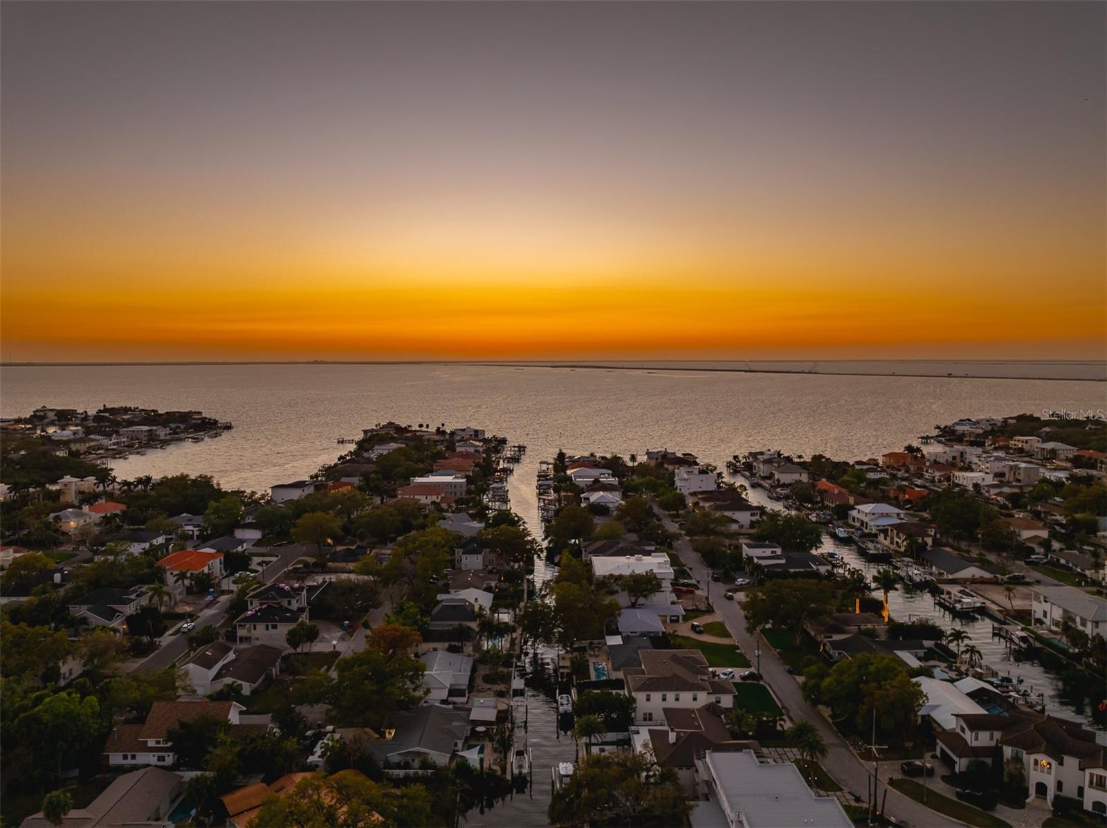 Listing photo id 28 for 2107 West Shore Boulevard