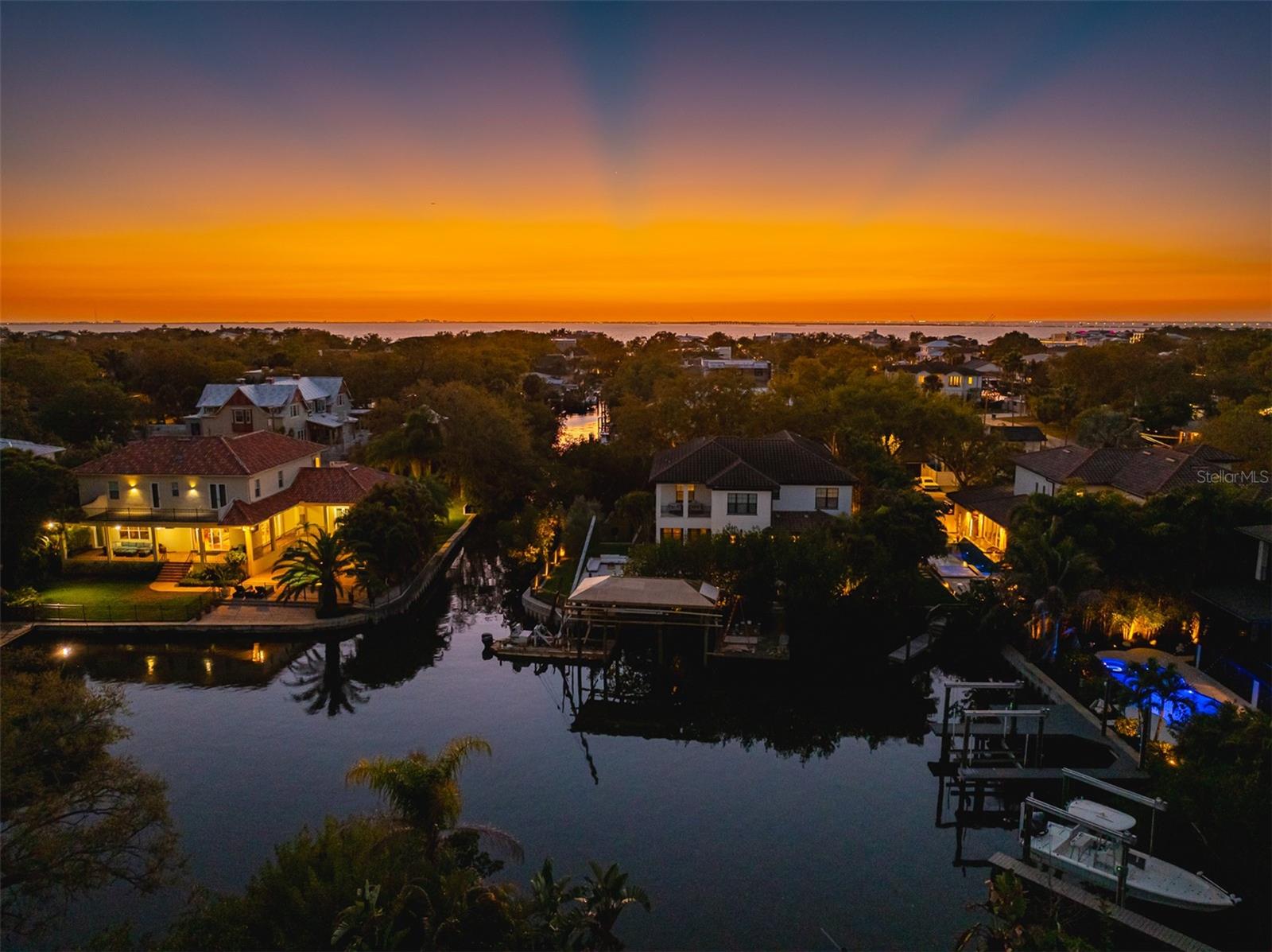 Listing photo id 33 for 2107 West Shore Boulevard