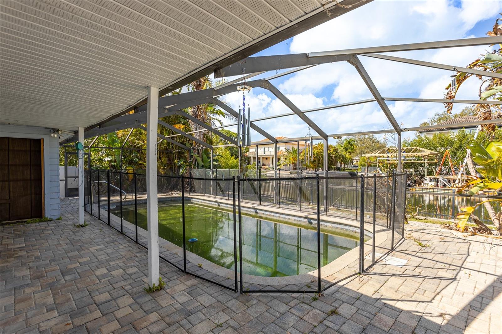 Listing photo id 3 for 2107 West Shore Boulevard