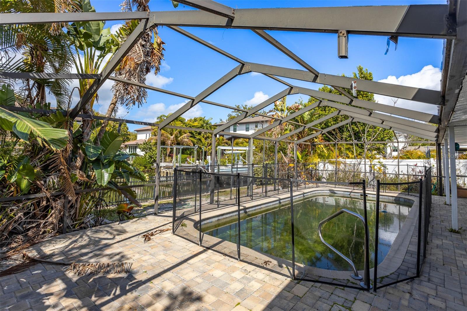 Listing photo id 4 for 2107 West Shore Boulevard