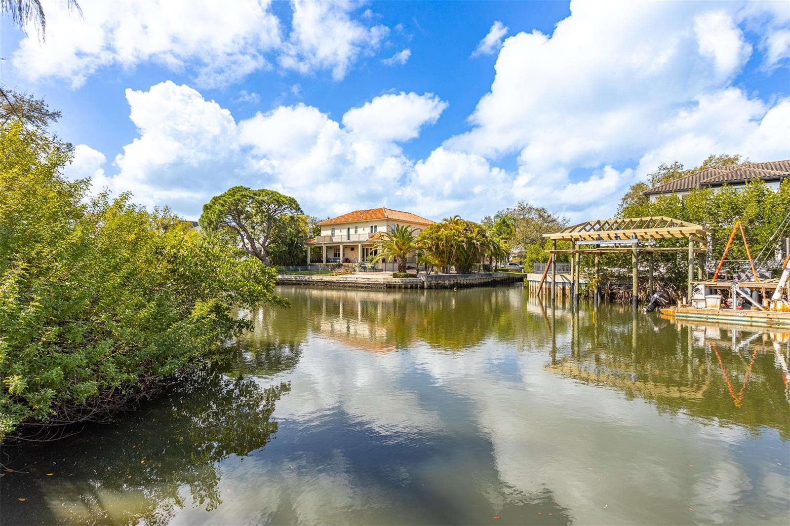 Listing photo id 5 for 2107 West Shore Boulevard