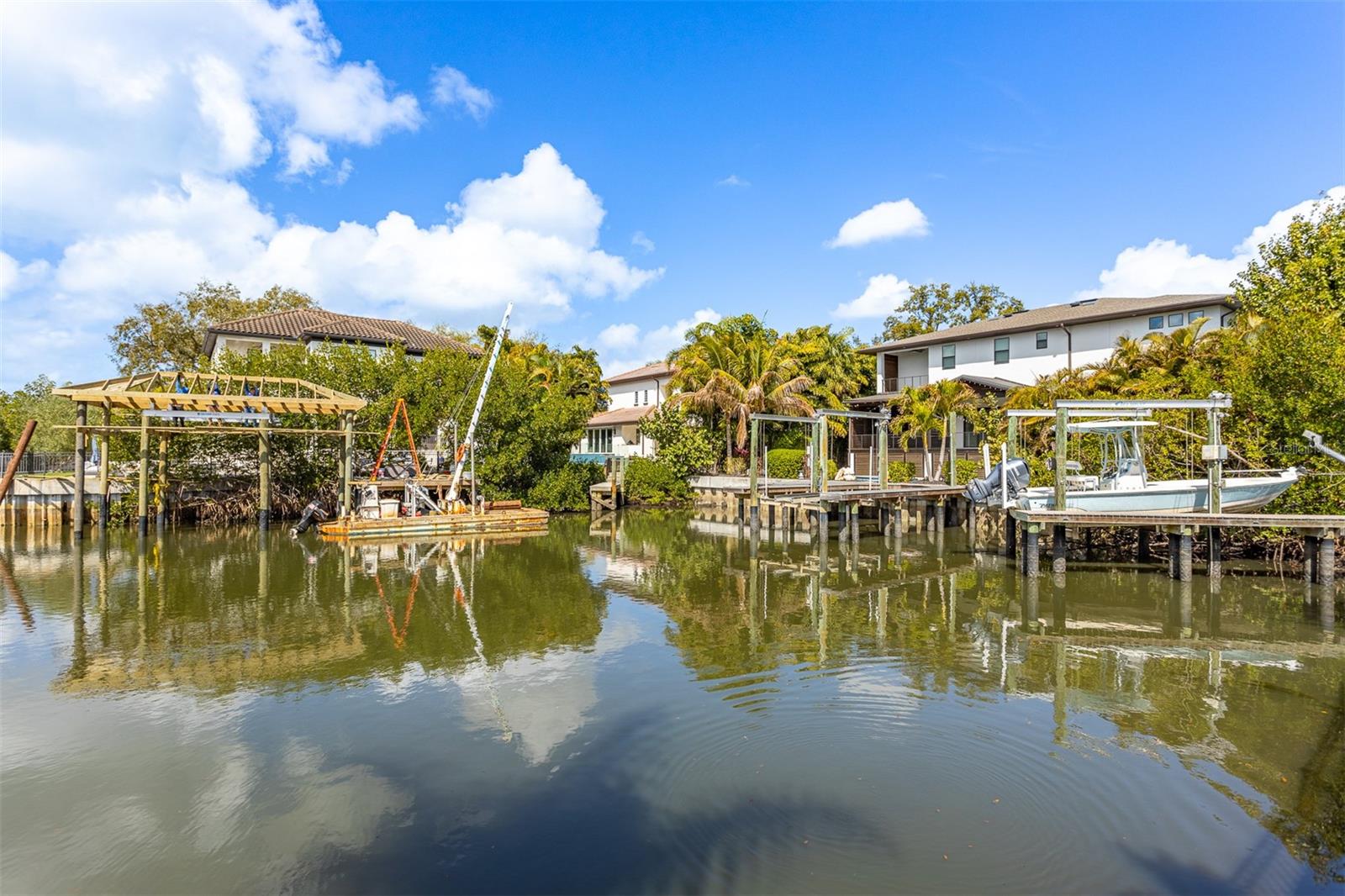 Listing photo id 6 for 2107 West Shore Boulevard