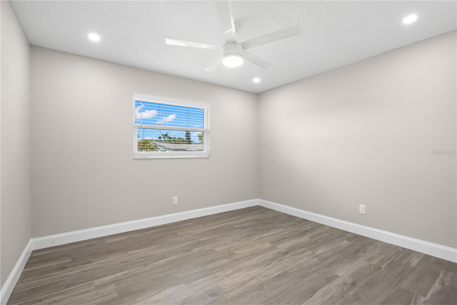 Image 14 of 28 For 2723 Sherbrooke Lane B