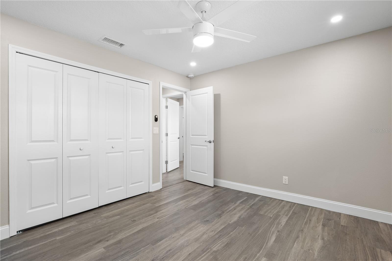 Image 15 of 28 For 2723 Sherbrooke Lane B