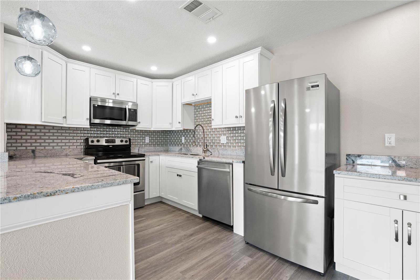 Image 17 of 28 For 2723 Sherbrooke Lane B