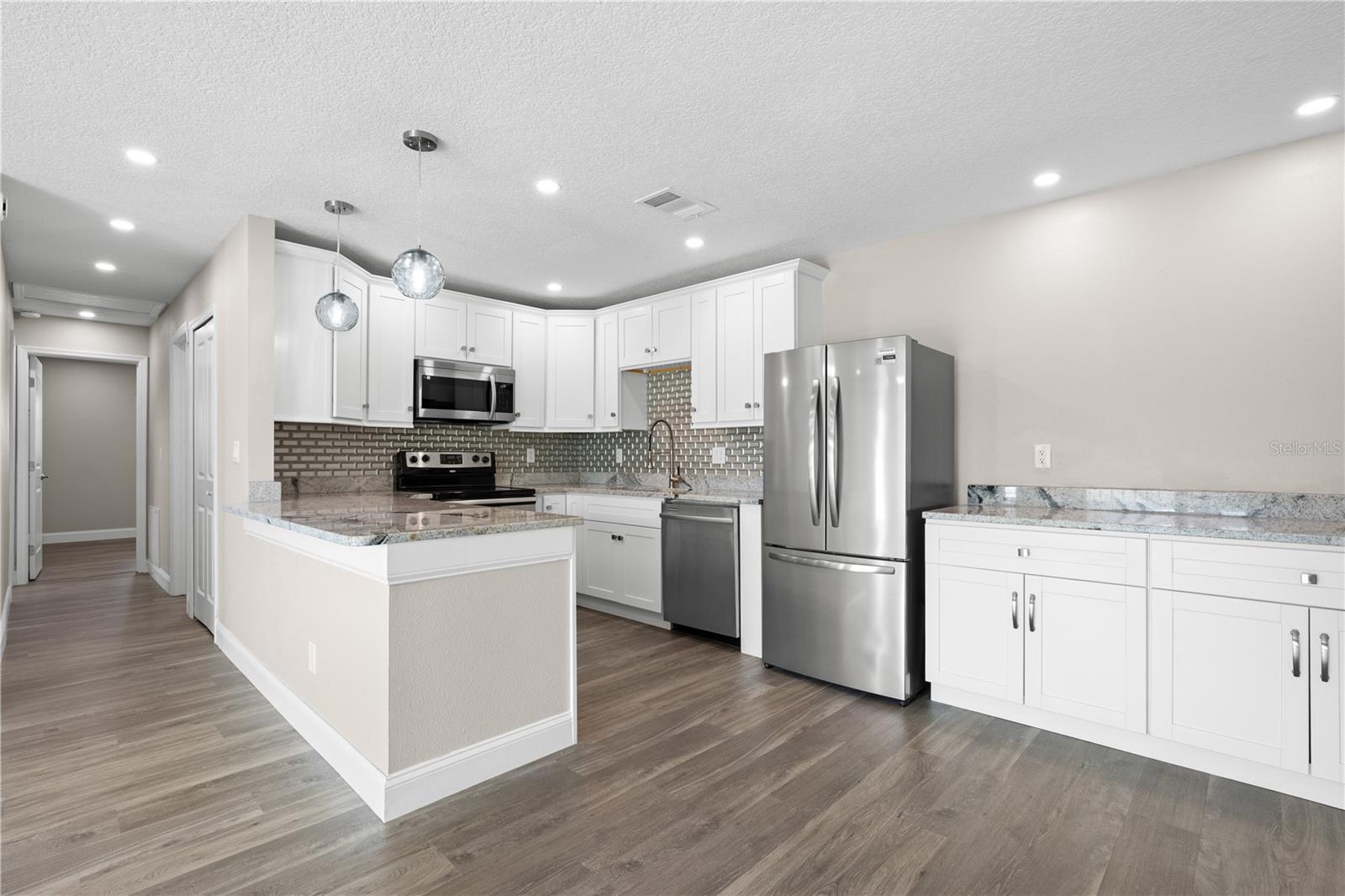 Image 19 of 28 For 2723 Sherbrooke Lane B